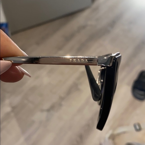 Prada sunnies!! - Picture 2 of 6